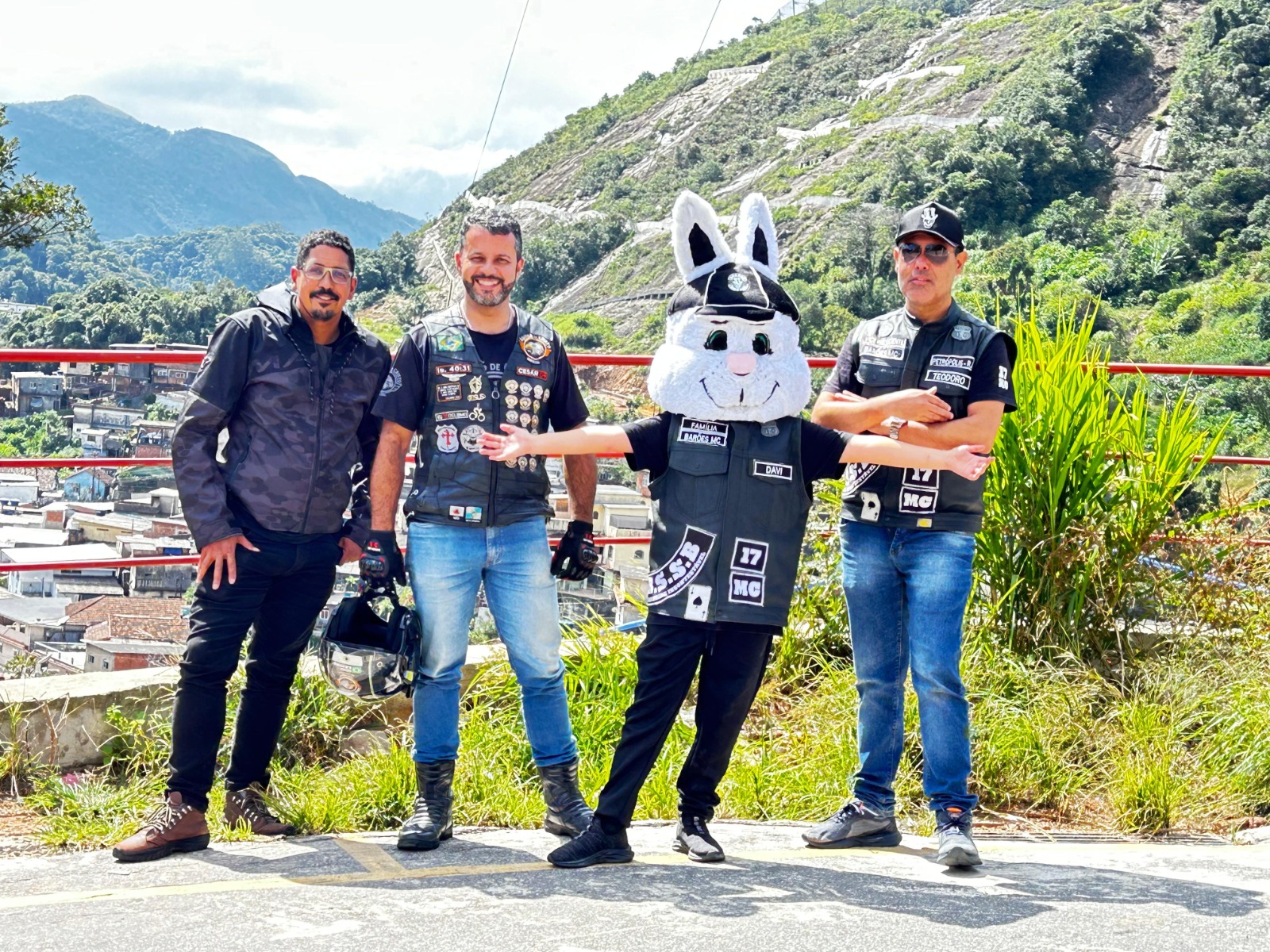 AÇÃO SOCIAL DE PÁSCOA, COM NOSSOS AMIGOS E COLABORADORES...!!!