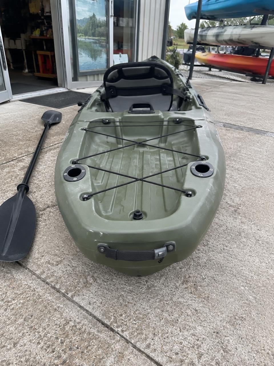 Caiaque de pesca com remo