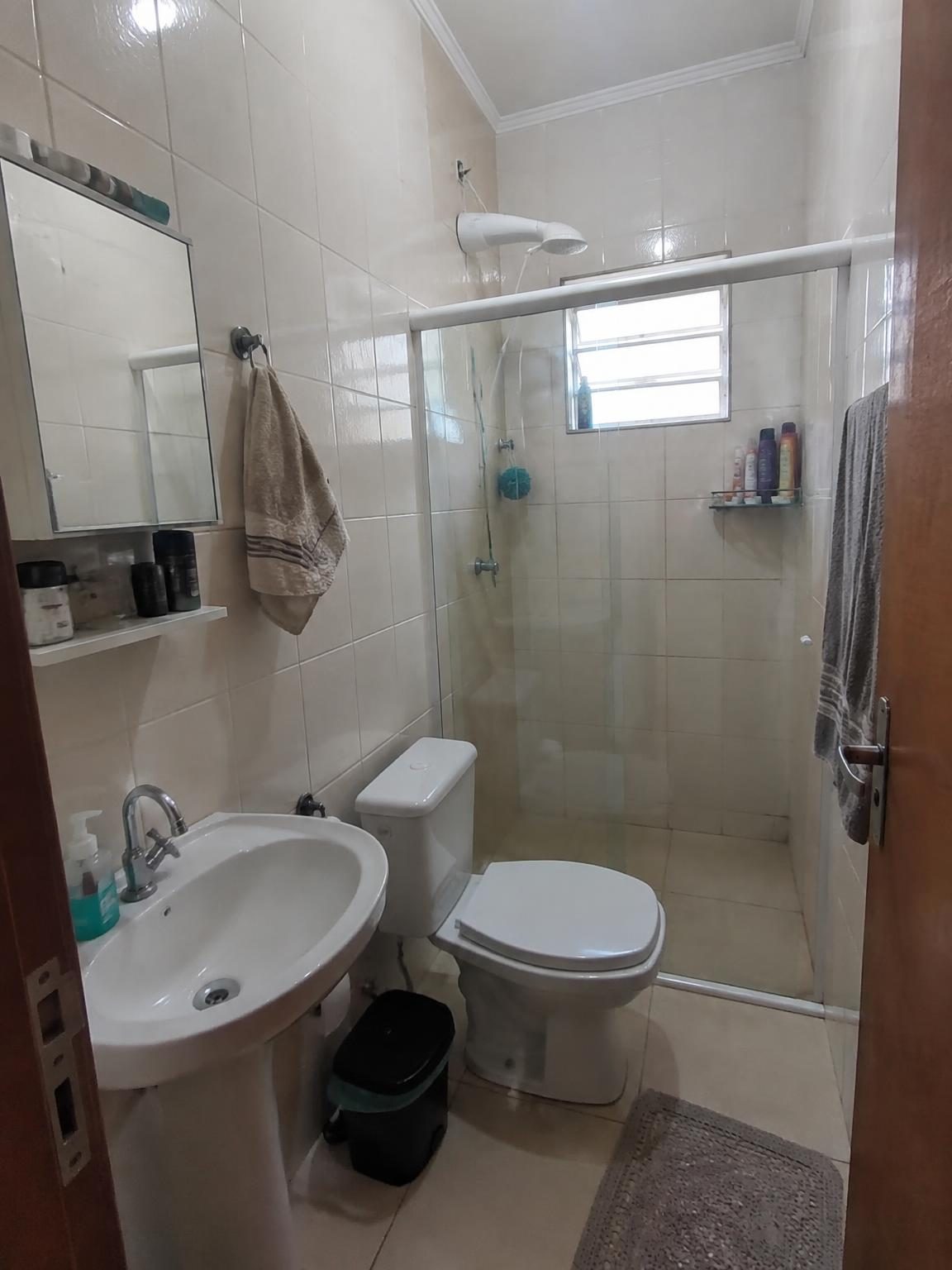 Casa térrea 3 quartos com quintal