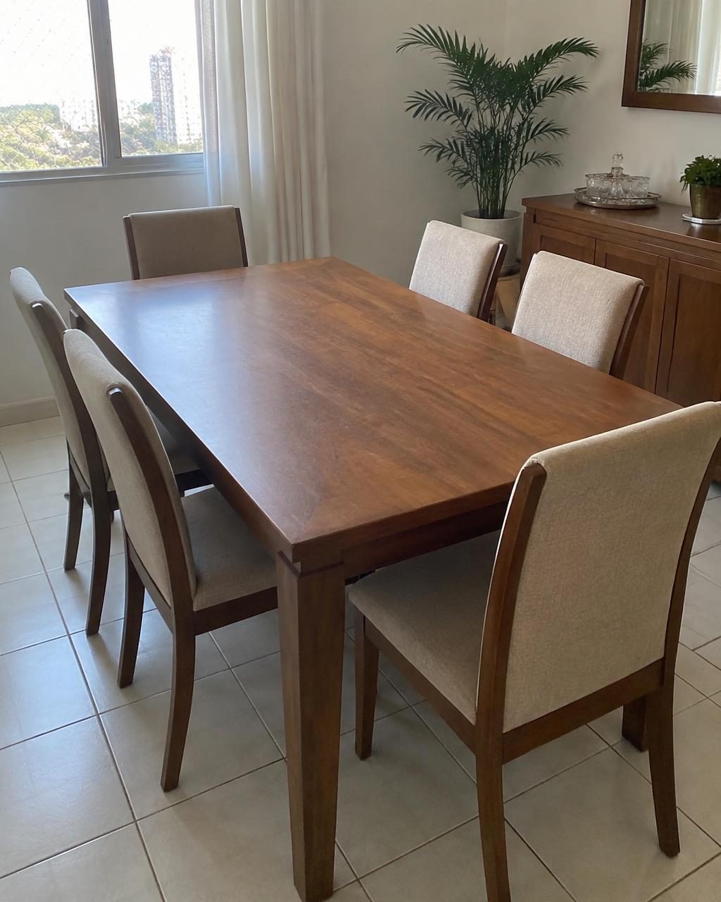 Mesa de jantar com 6 cadeiras